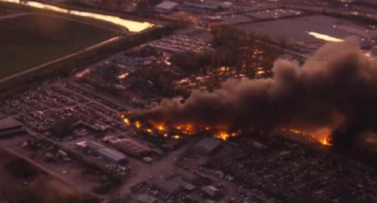 කෙන්ටකී ප්‍රාන්තයේ ගුවන් යානයක් කඩා වැටෙයි